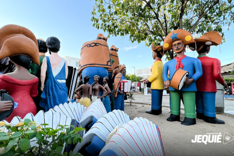 Prefeitura de Jequié inicia instalação do projeto de decoração do São João 2023